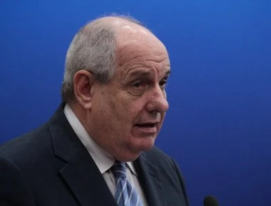 Tο twitter «τρολάρει» τον υφυπουργό Εξωτερικών (τρομάρα μας...) Τ.Κουίκ για τις «ευχαριστίες στη θεότητα των Ταϊλανδών»!